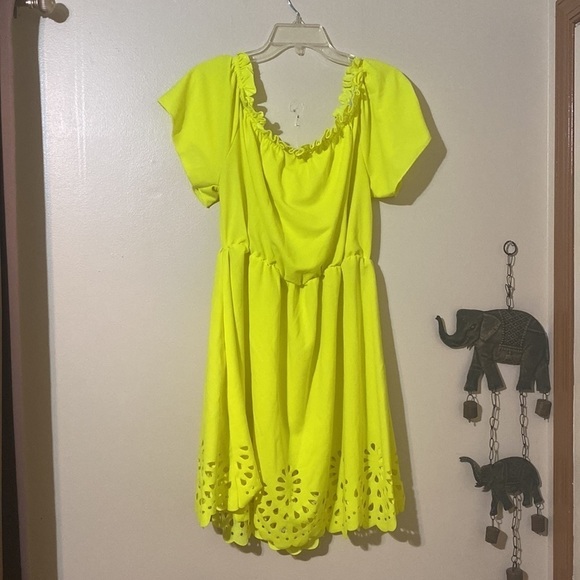 Neon green dress - Picture 2 of 4